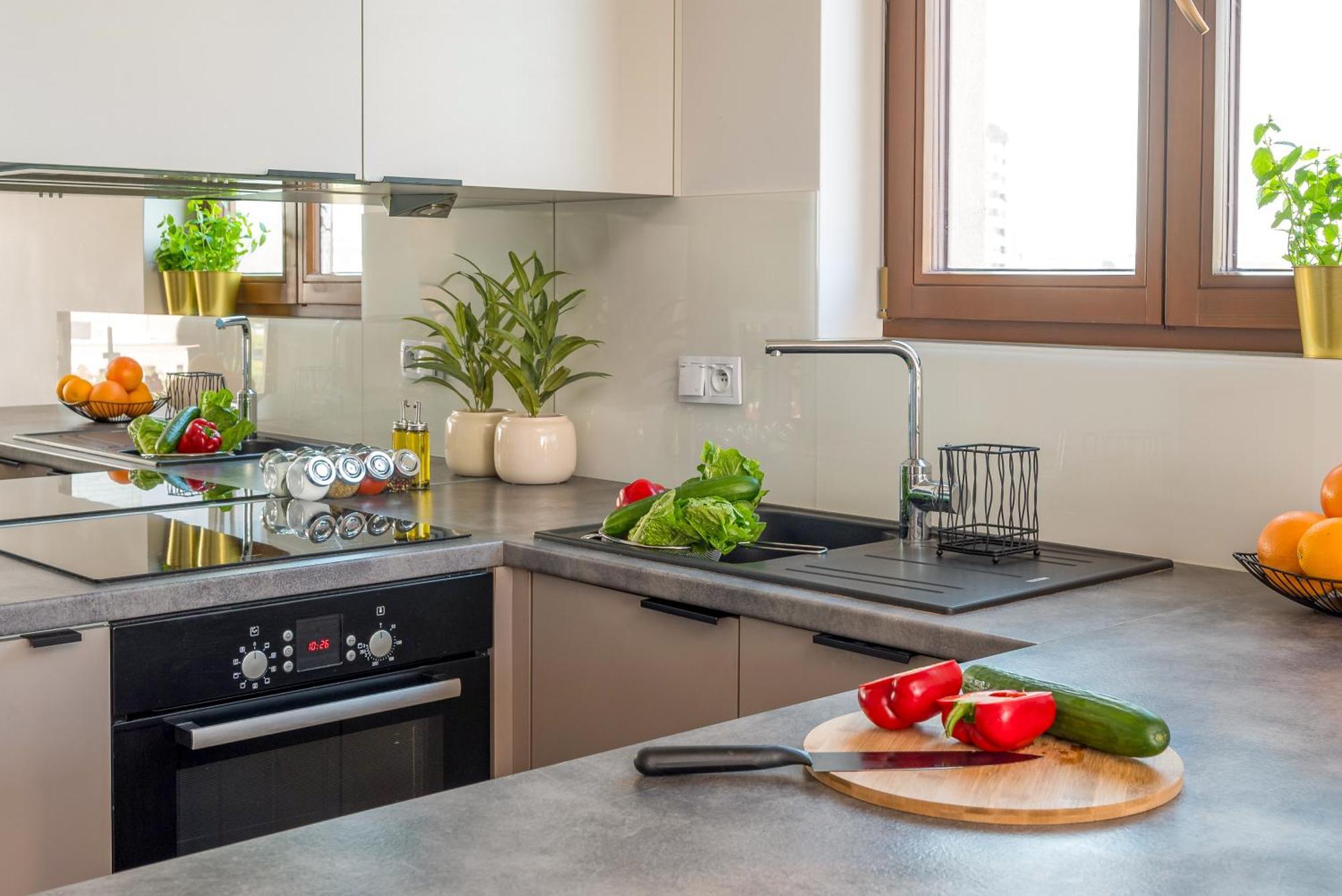 Apartment Luxury 2-bedroom Penthouse Skyline 15m Terrace, Garage, Gym, Rooftop & Only 500 M To Metro Warsaw