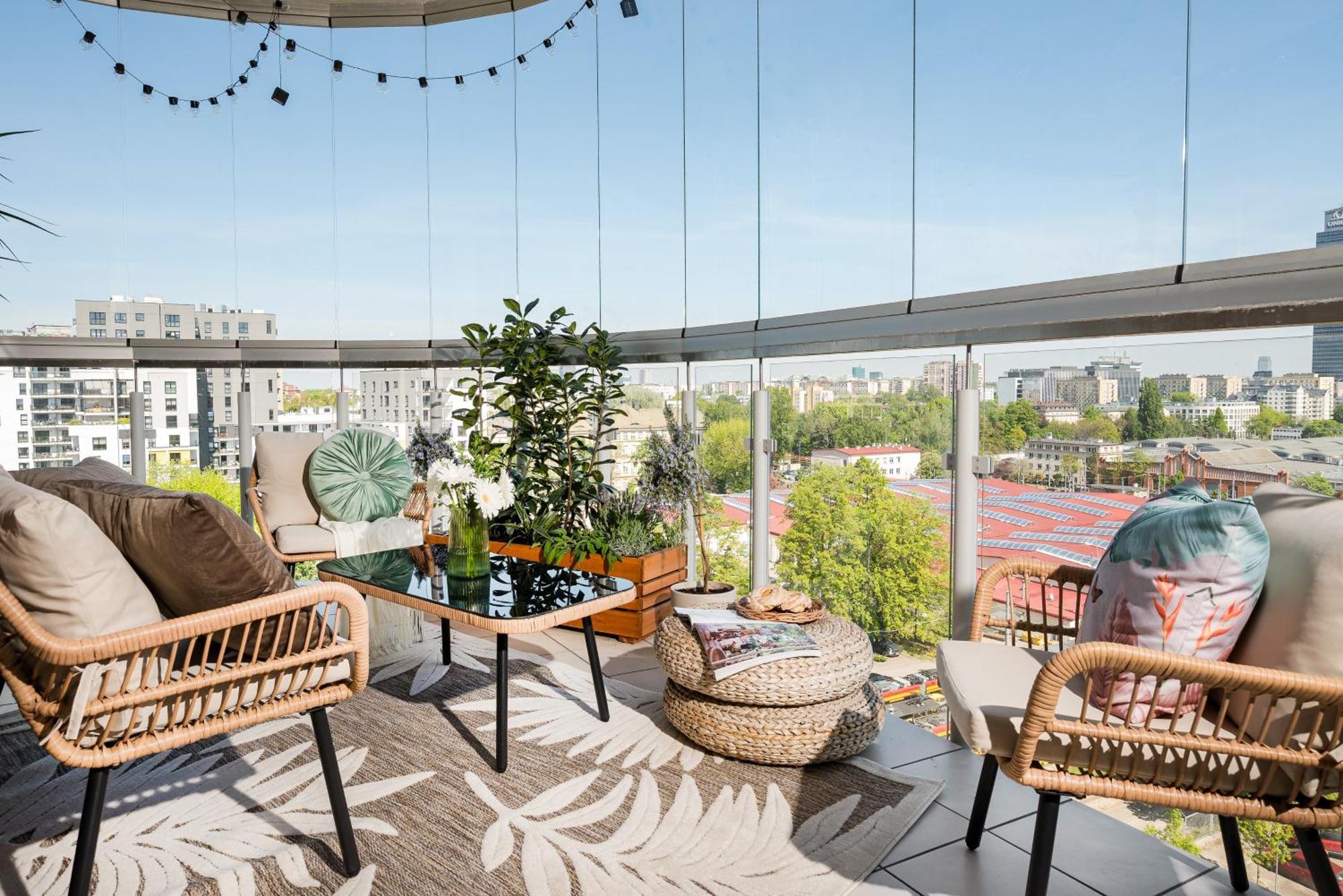 Apartament Luxury 2-bedroom Penthouse Skyline 15m Terrace, Garage, Gym, Rooftop & Only 500 M To Metro *
